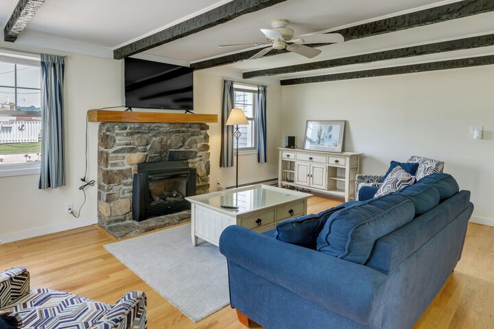 Cozy Westbrook Vacation Rental - Walk to Beach!