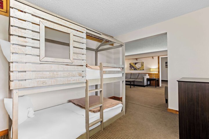 Room 28 of 71
