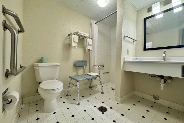 Quality Inn & Suites Alexandria