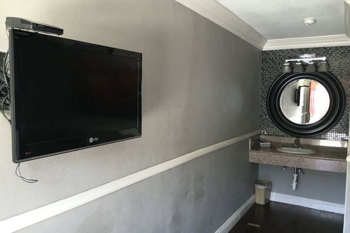 Room 9 of 24