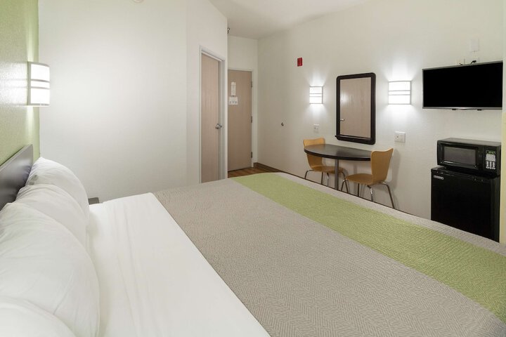 Room 13 of 26