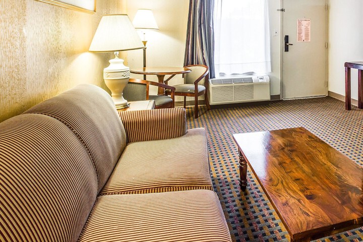 Rodeway Inn & Suites Carrollton