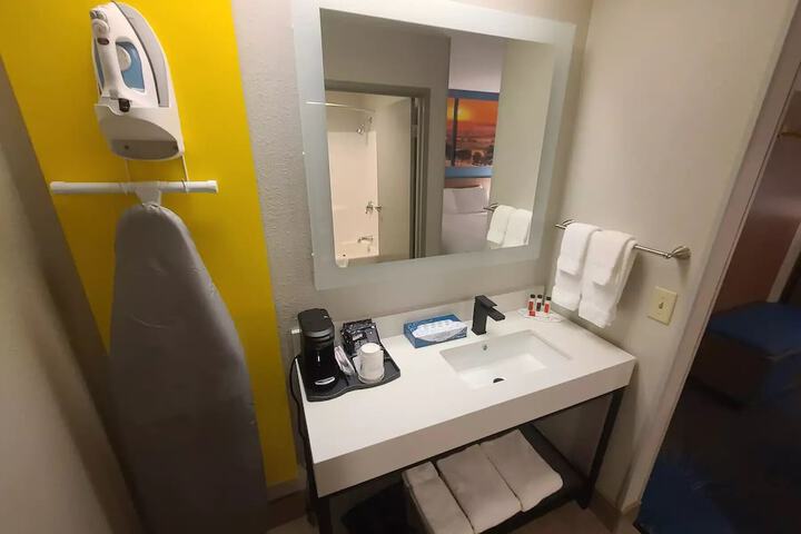 Room 11 of 12