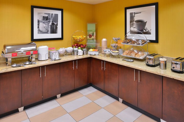 Hampton Inn & Suites Ontario