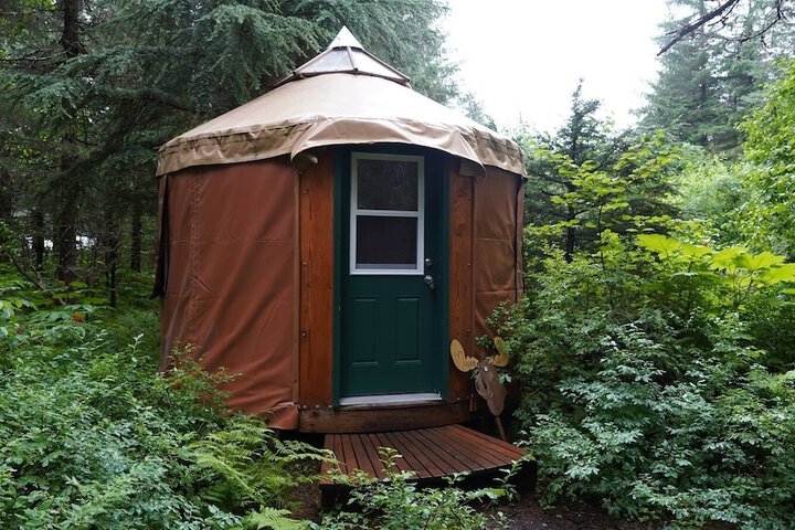 Nauti Otter Inn and Yurt Village