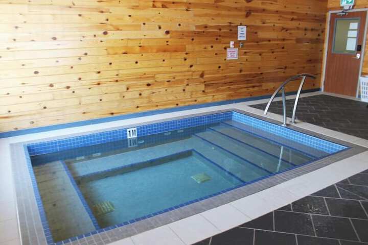 Roadhouse 52 Inn & Suites