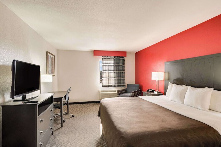 Room 33 of 65