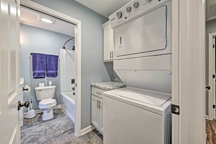 Updated Twin Lakes Cottage Walk to Lake Mary