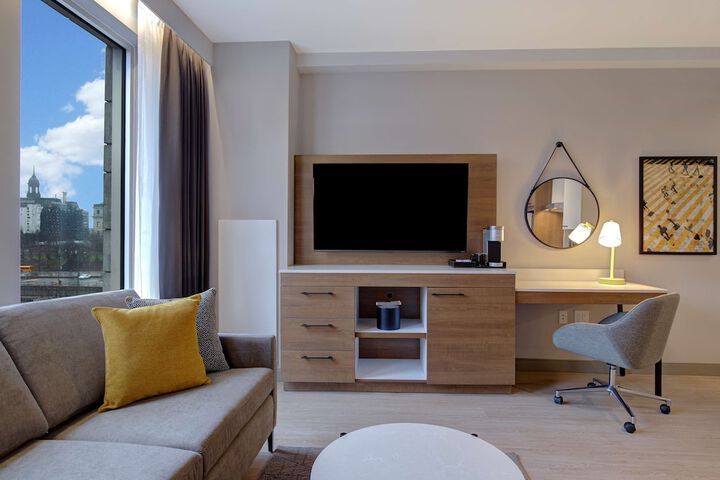 Room 33 of 67