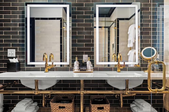 Emigrant Boutique Hotel