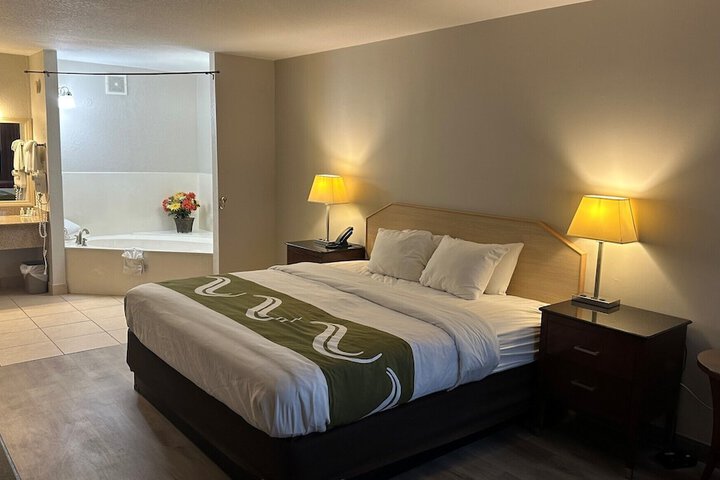 Room 33 of 79