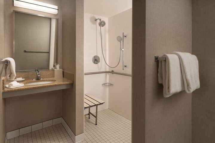 Room 32 of 41