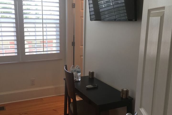 Room 32 of 35