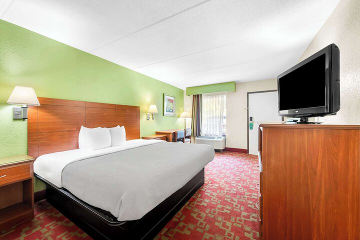 Room 13 of 36