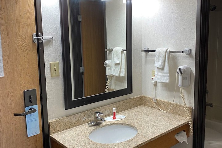 Super 8 by Wyndham Independence IA