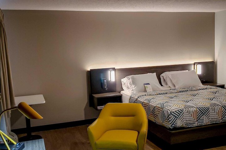 Motel 6 Kewanee IL