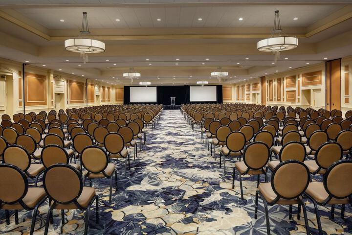 DoubleTree by Hilton Boston North Shore