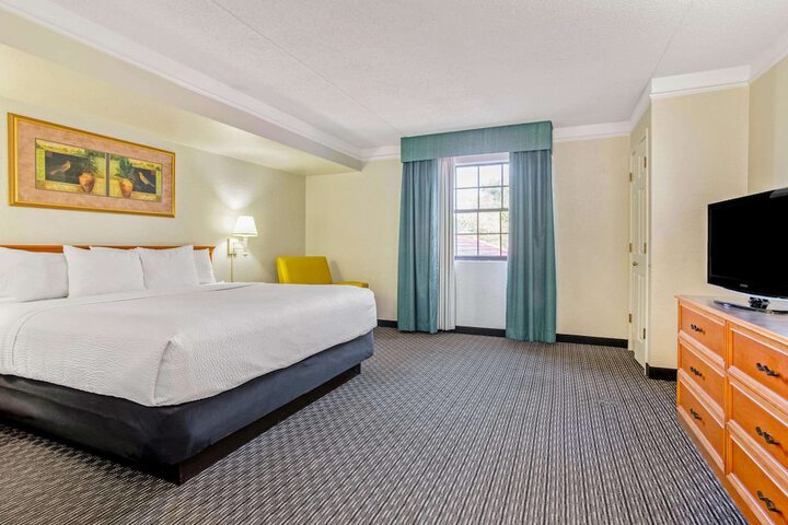 Room 32 of 40