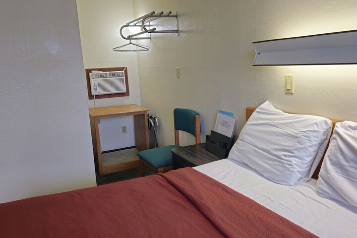 Room 16 of 46