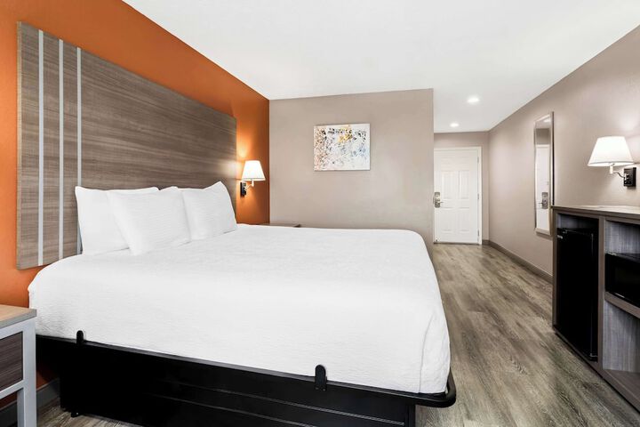 Room 14 of 32