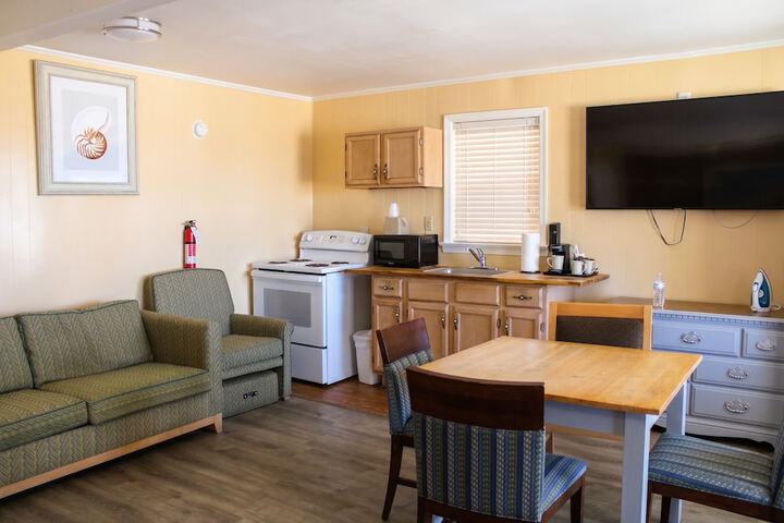 Colonial Inn Motel