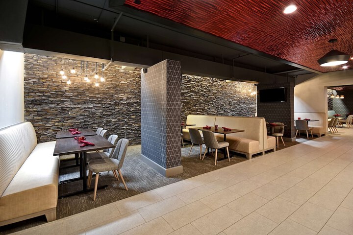 Lounge 66 of 71