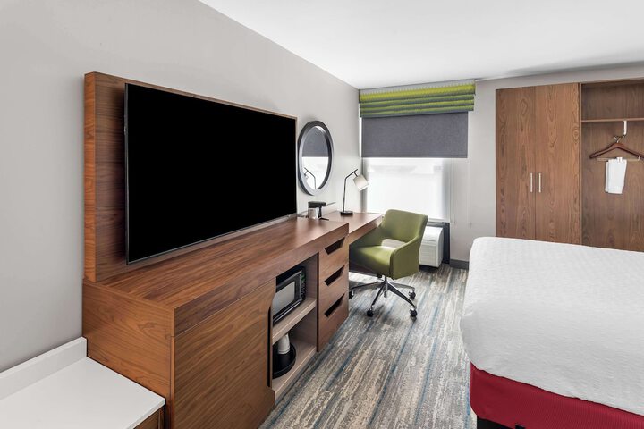 Room 25 of 40