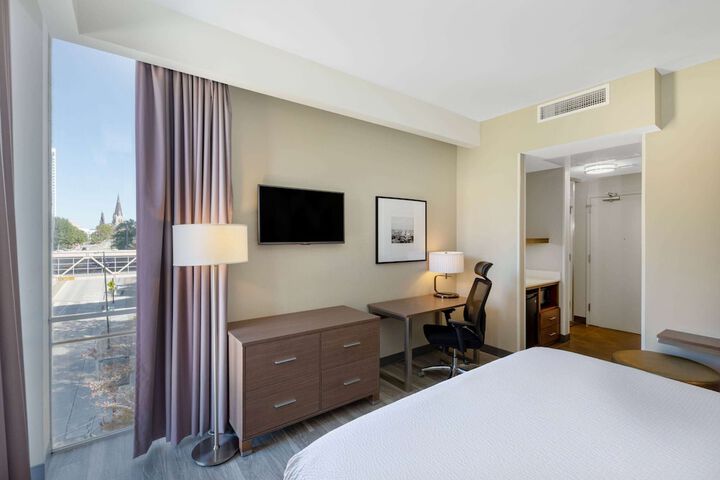 Room 20 of 33