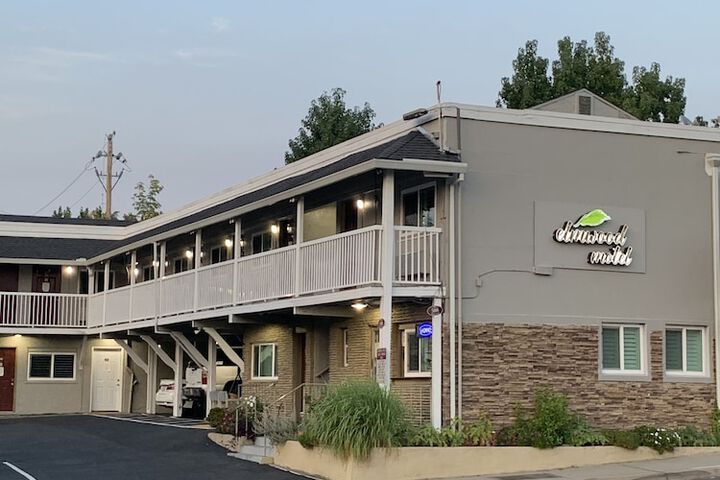 Elmwood Motel