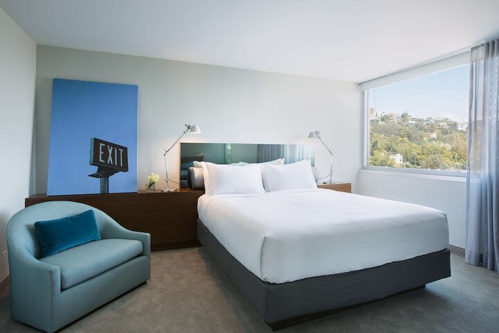 Room 28 of 61