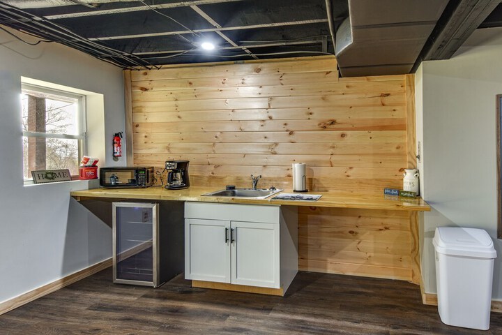 Lock Haven Cabin w / Wood Stove & Mountain View!
