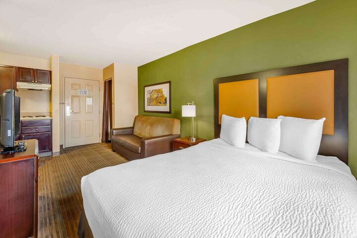 Room 34 of 38