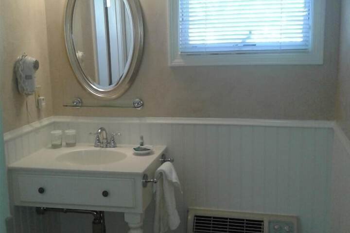 Room 42 of 93