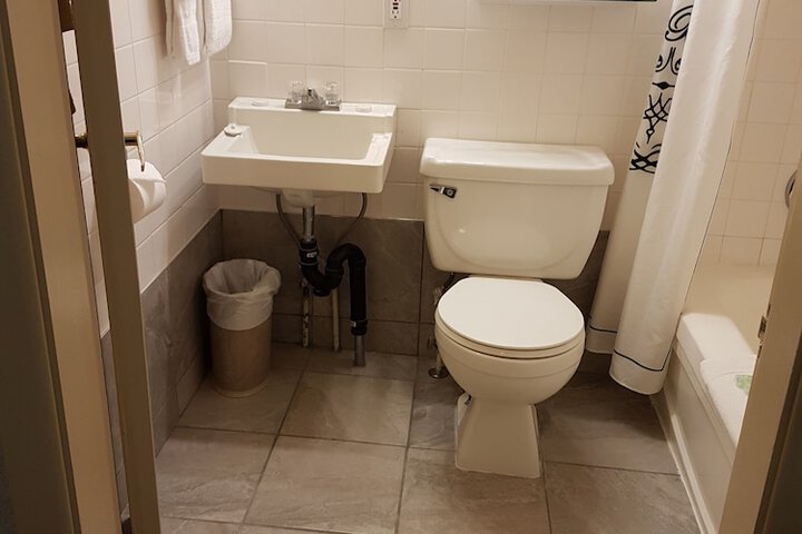 Room 14 of 33