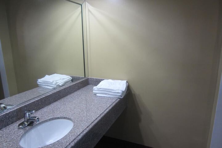 Room 17 of 38
