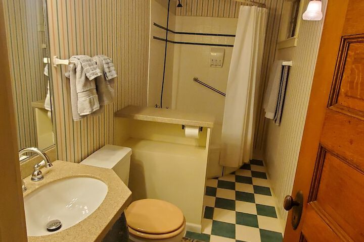 Room 16 of 47