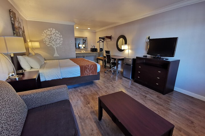 Room 26 of 34