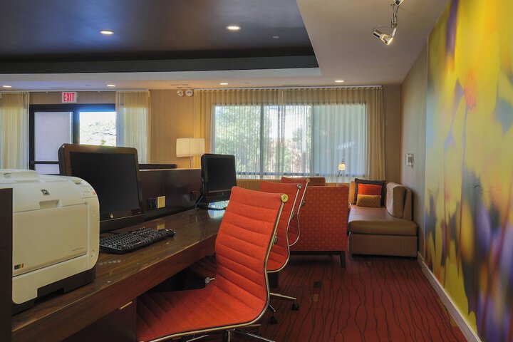 Courtyard Flint by Marriott