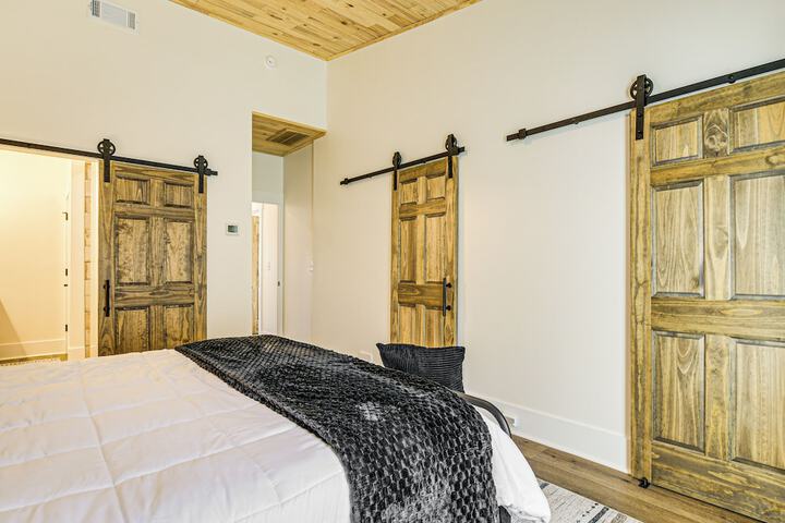 Family-friendly Barndominium Near Greenville!