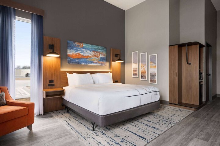 Room 34 of 66