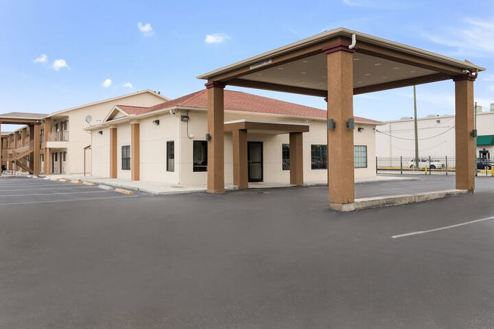 Hotel 2 of 27
