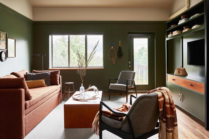 Hunter Lodge a Bluebird by Lark