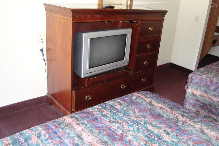 Room 7 of 18