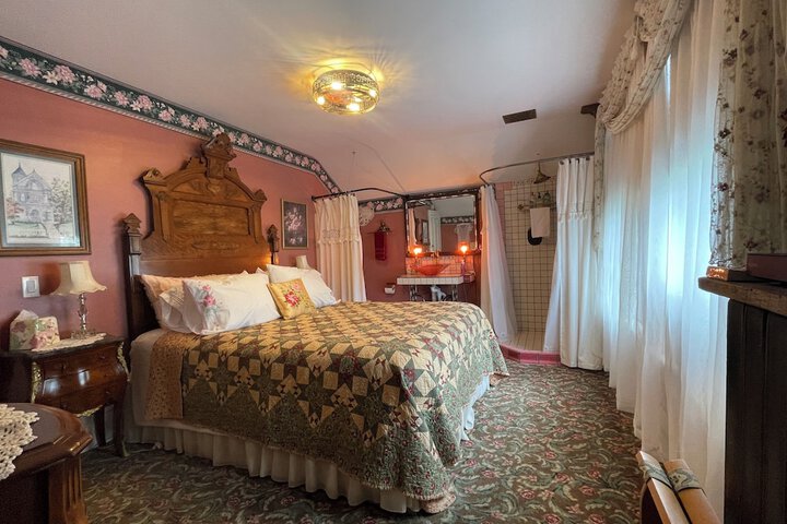 Secrets on Main Bed & Breakfast
