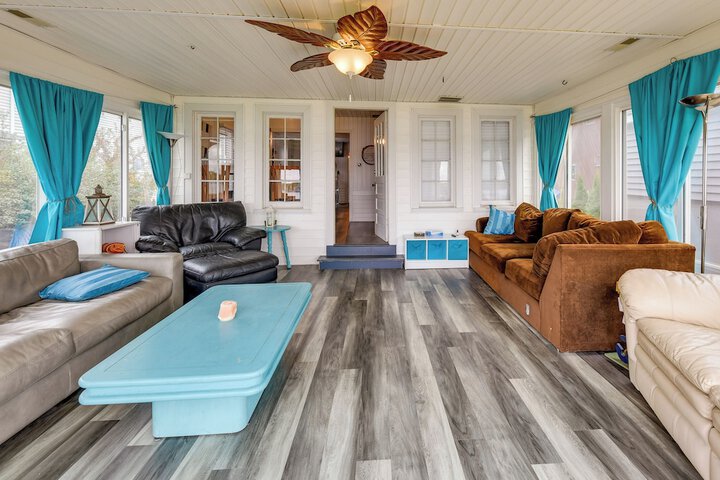 Lakefront Antioch Cottage w / Dock & Gas Grill!