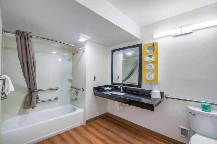 Room 16 of 35