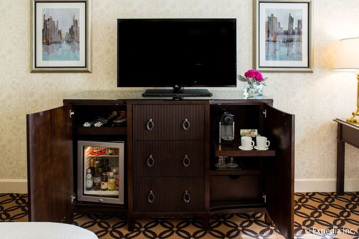 Lounge 143 of 155