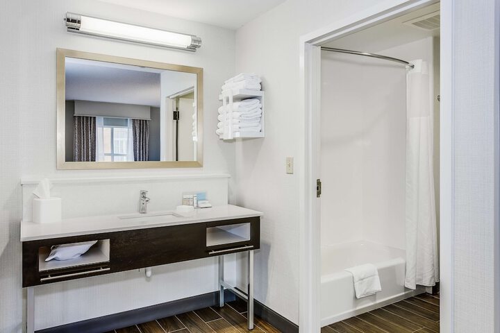 Hampton Inn & Suites Mobile- Downtown Historic District