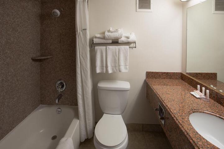 RAMADA BY WYNDHAM MEDFORD HOTEL AND CONF