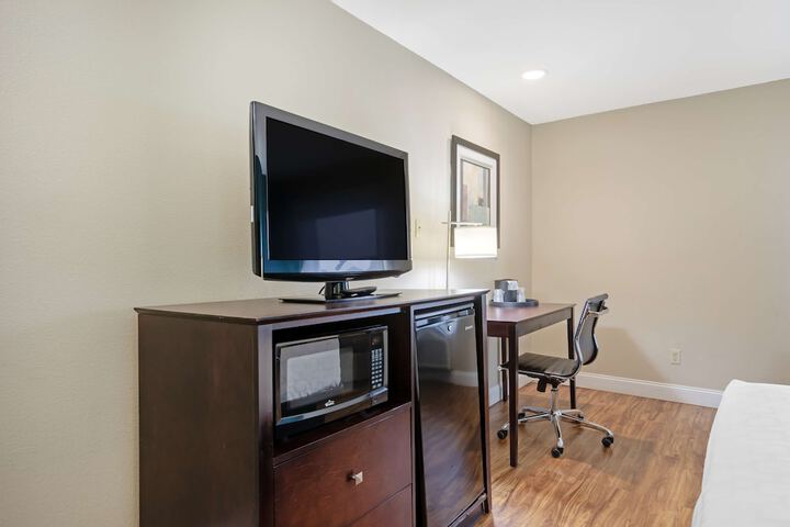 Room 16 of 36